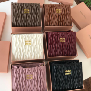 شنط ماركة ميو ميو