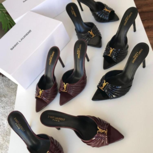 كعب سان لوران اسود